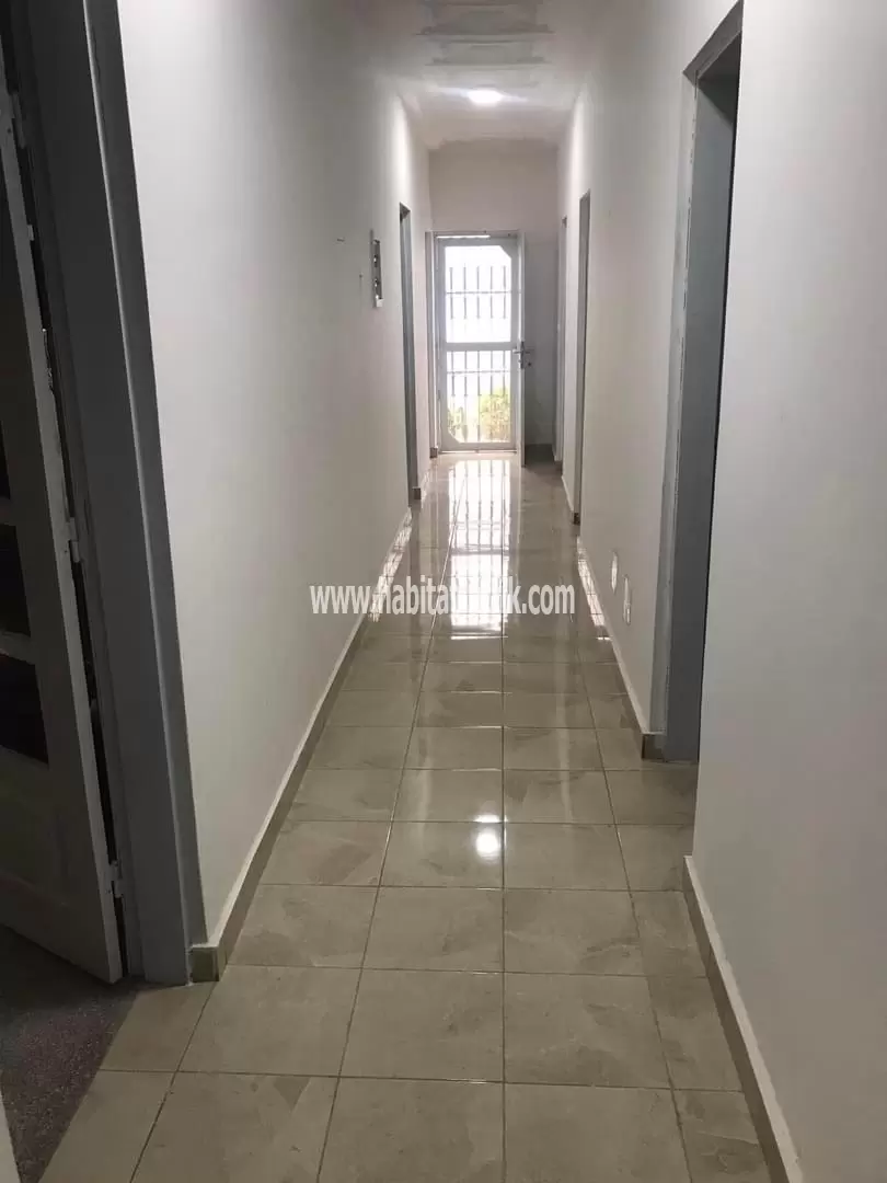 Je mets en location un appartement de trois (3) chambres salon meublé à baguida bateau vu juste 200m du goudron lome togo 