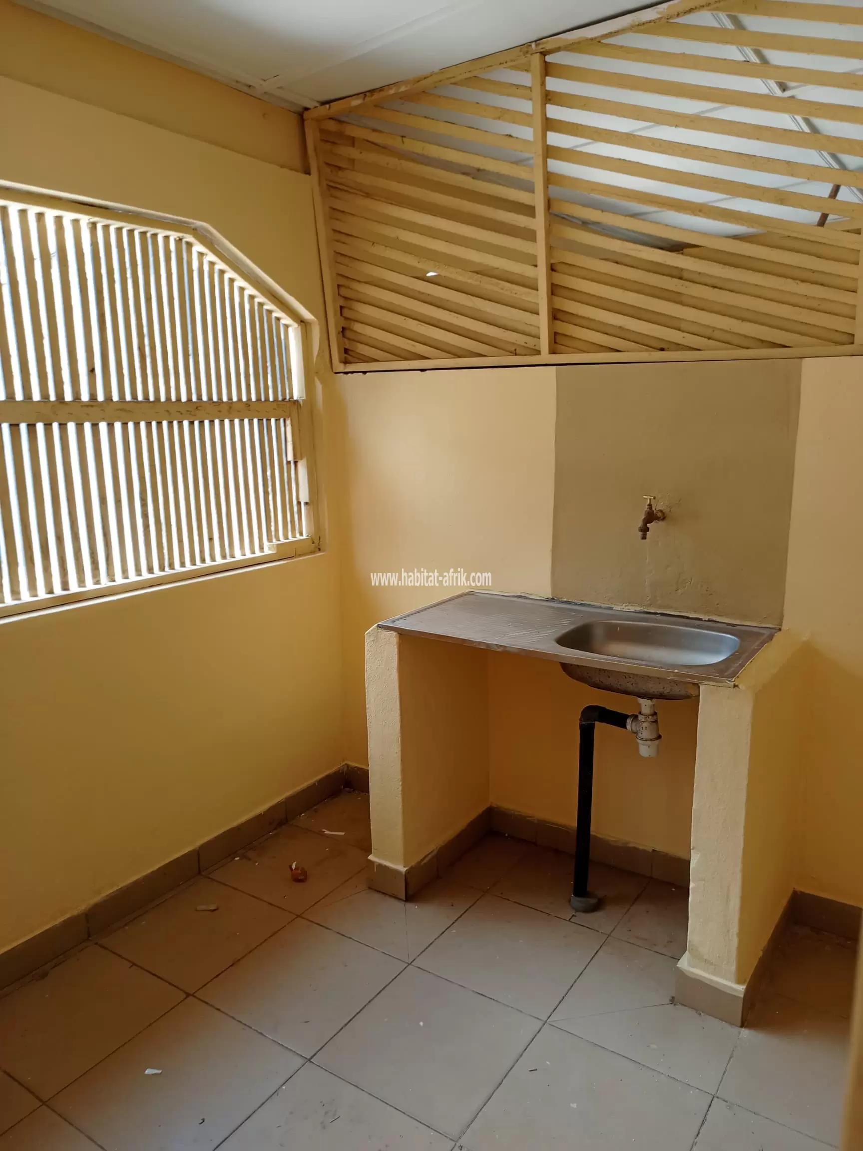 A louer un appartement de chambre salon interne à ADIDOADIN lome togo