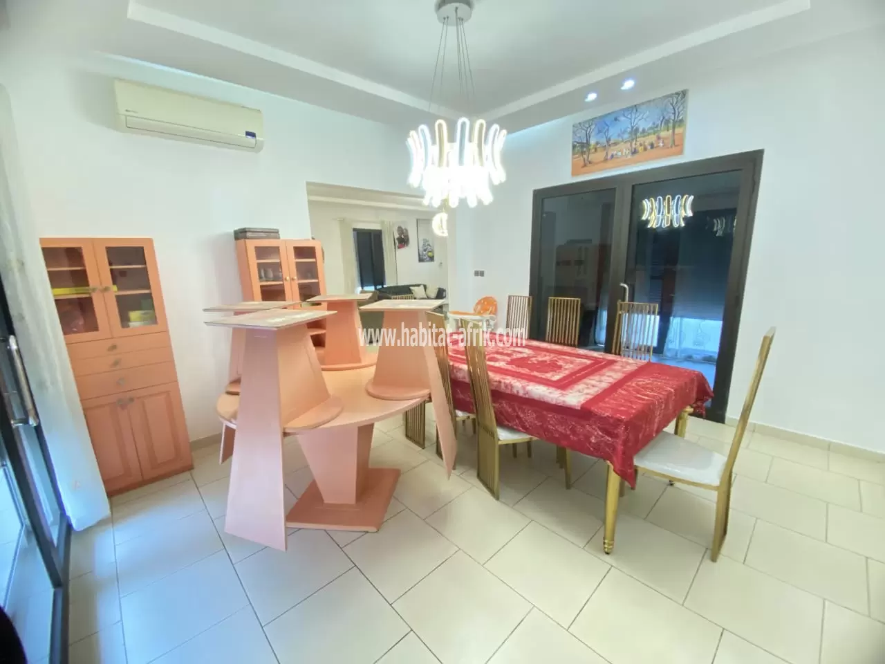 Je mets en location un villa duplex de 5 chambres piscine jardin à agoe cacaveli lome togo
