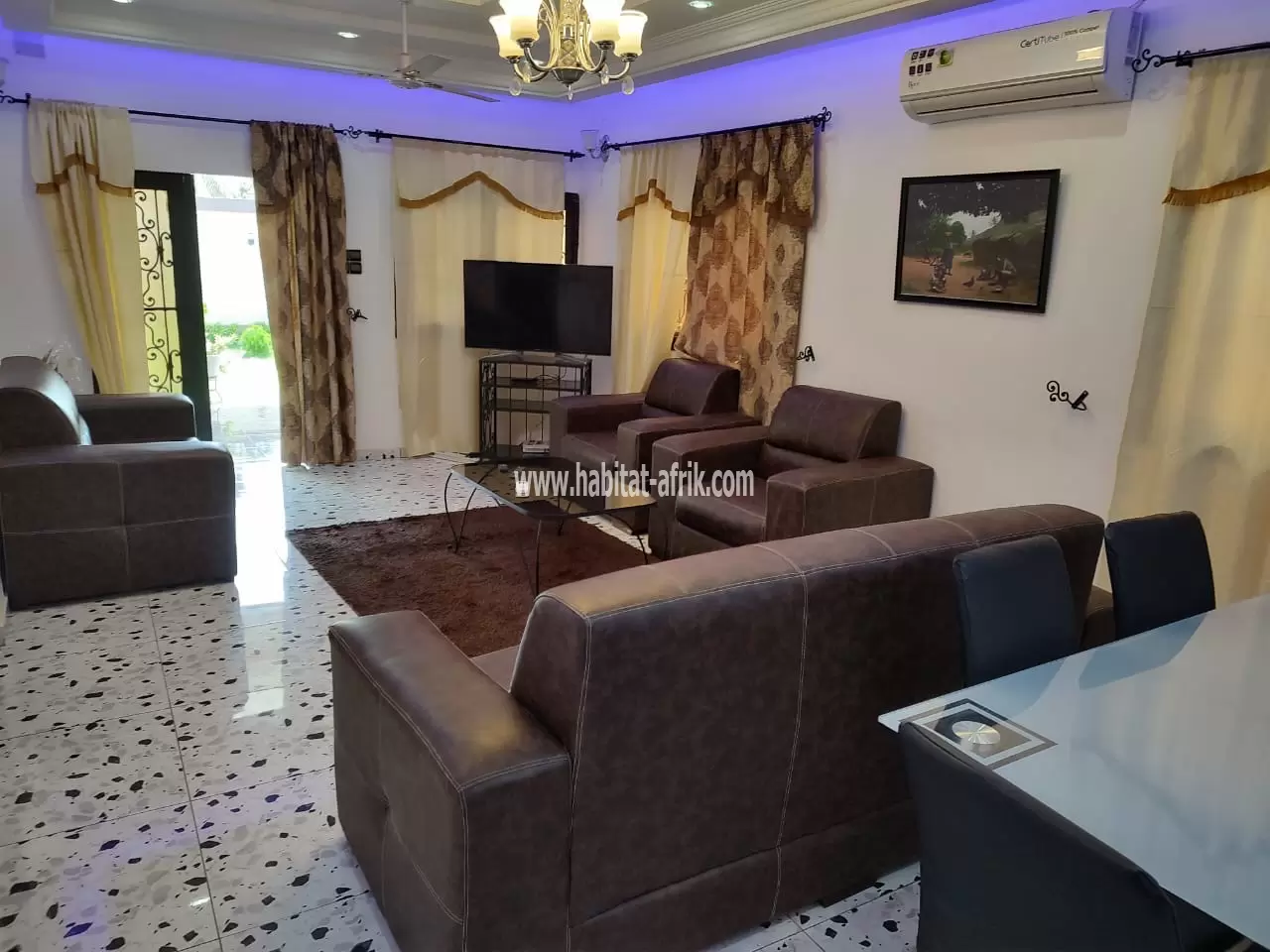 Je mets en location une villa meublée de deux chambres salon jardin a adidogome logote 150m du goudron lome togo