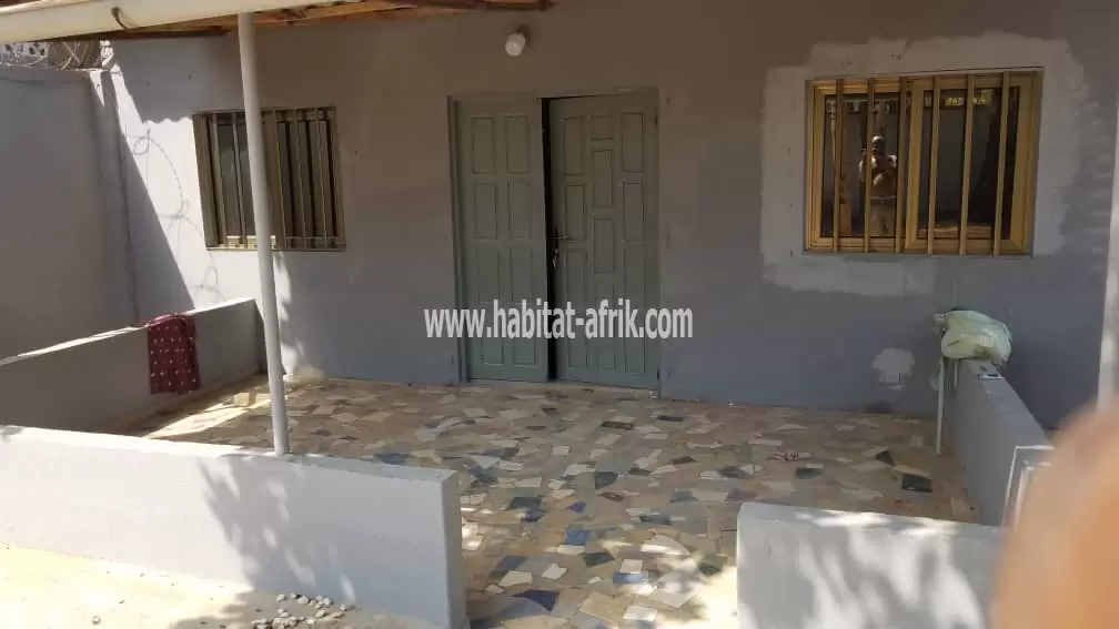 Je mets en vente une villa de 2 chambres salon et 2 dépendances sur une parcelle de demi lot pres de la TDE AGOE CACAVELI Lome Togo
