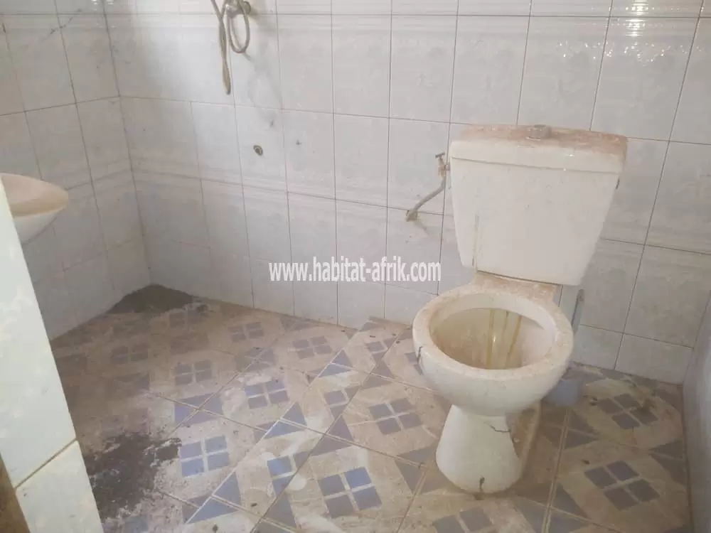 Je mets en vente une maison presque en courbde finition a adidogome yokoe lome togo