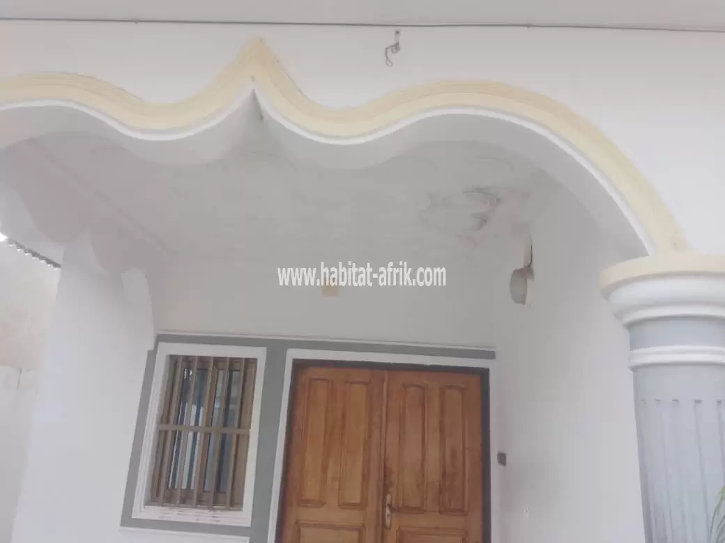 Je mets en vente une villa de 3 chambres salon sur demi lot a agbavi 50m du goudron lome togo