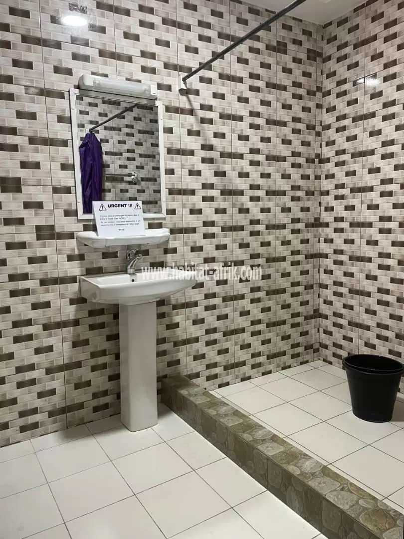 Je meten location une villa cour scinde de 4 chambres salon meublée équipée a agoe adougba lome togo