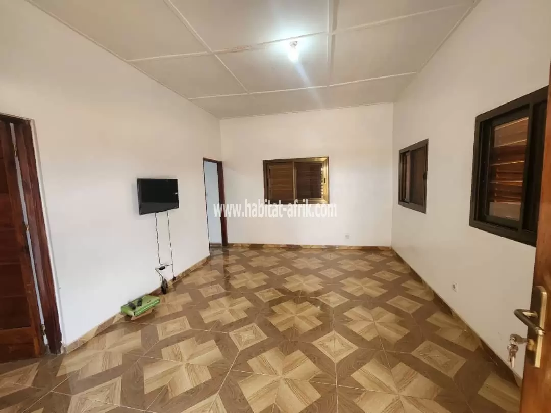 Je mets en location un appartement de chambre salon douche wc a Hedzranawoe en face di terrain natchamba lome togo