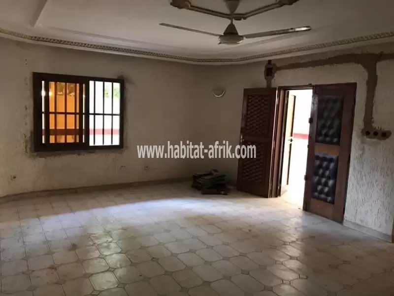 Je mets en location une villa à etage de 06 chambres 02 dépendances a Hedzranawoe amangotigome lome togo