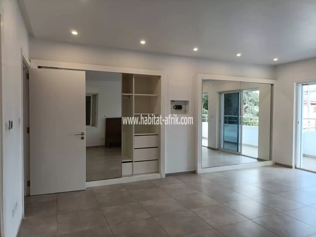 Je mets en location une villa duplex avec piscine de 5 chambres salon et une dépendance à kodjoviakope lome togo