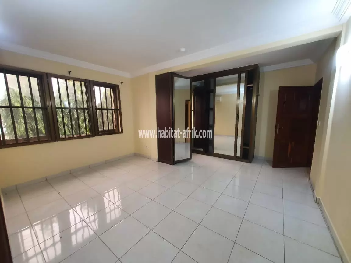 À Louer | À vendre  : Magnifique Villa à Baguida, Cité BOAD