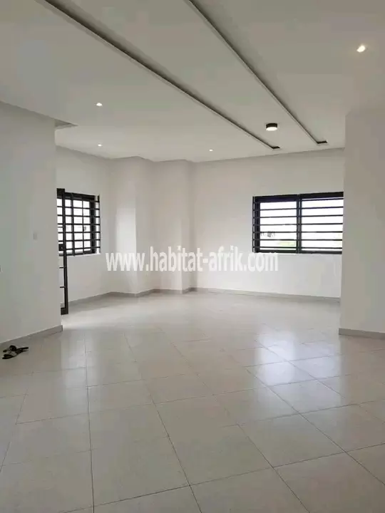 APPARTEMENT DE 3 CHAMBRES SALON LUXUEUX À LOUER À AKPAKPA ZONE DES AMBASSADES 