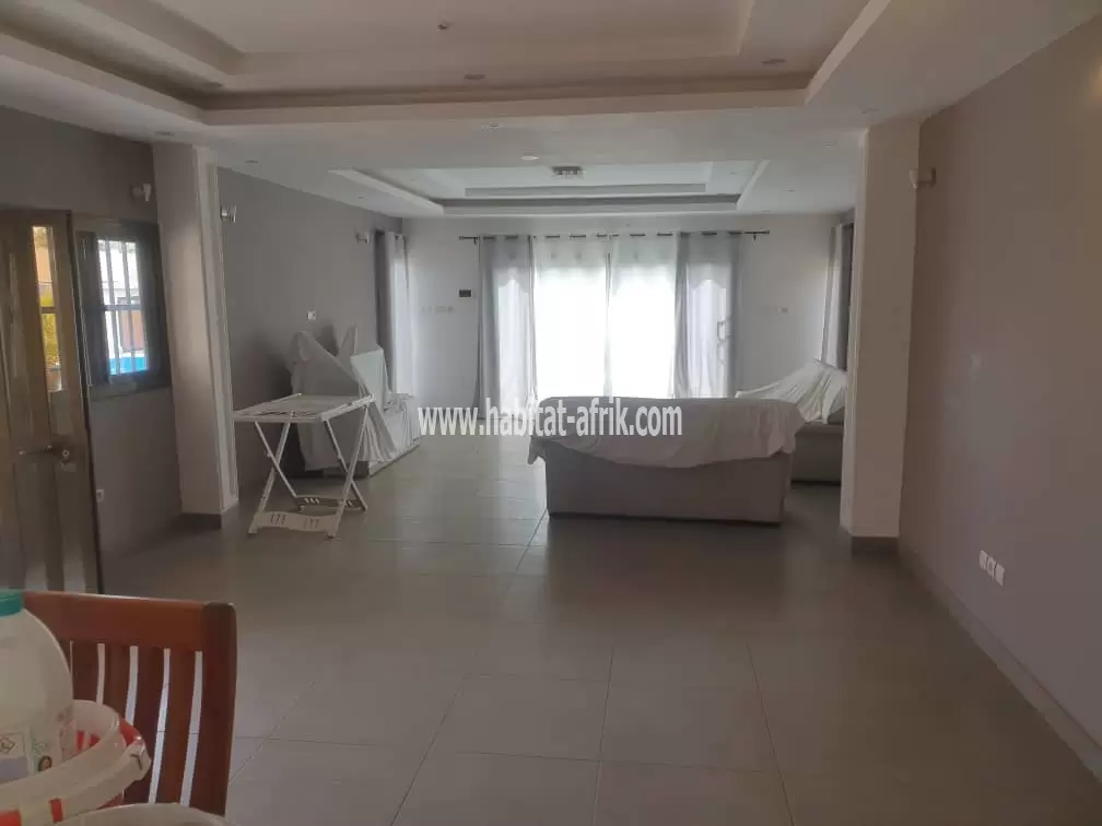 BELLE VILLA (LEGBASSITO)