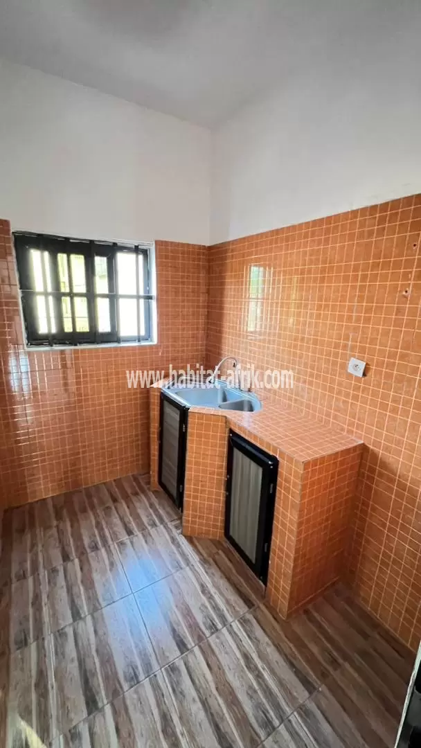 Je mets en location un appartement de chambre salon douche wc cuisine interne à atsiegou vi lgendarmerie lome togo