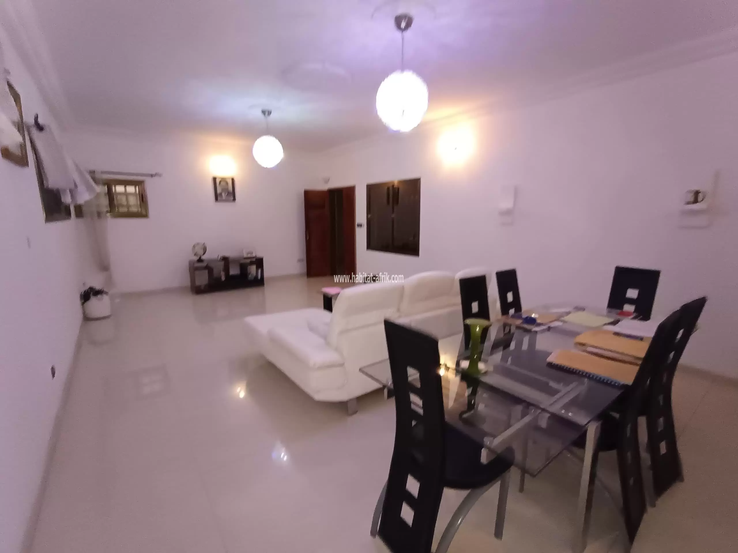 Je mets en vente une villa duplex de 8 chambres 2 salon au CEG baguida lome togo