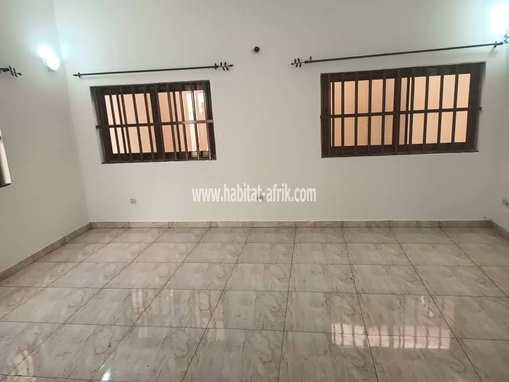 Je mets en location une maison de 3 chambres salon avec dépendance à Adidogomé franciscain lome togo