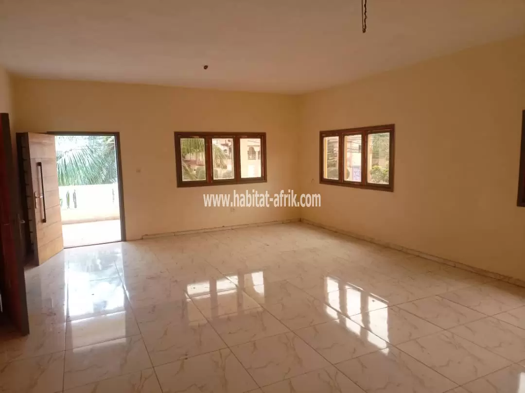 Je mets en vente une maison duplex de 6 chambres 2 salons a 