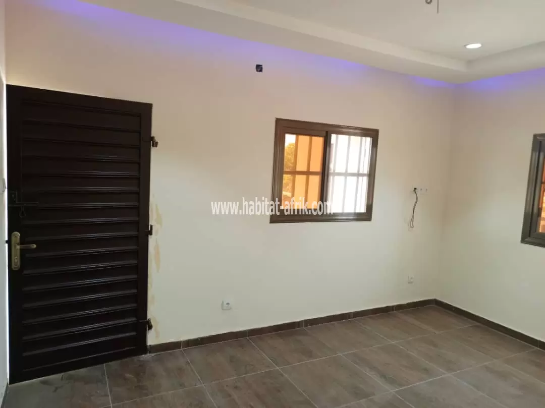 Je mets en location une villa duplex de quatre (4) chambres salon propre à TOKOIN hôpital lome togo