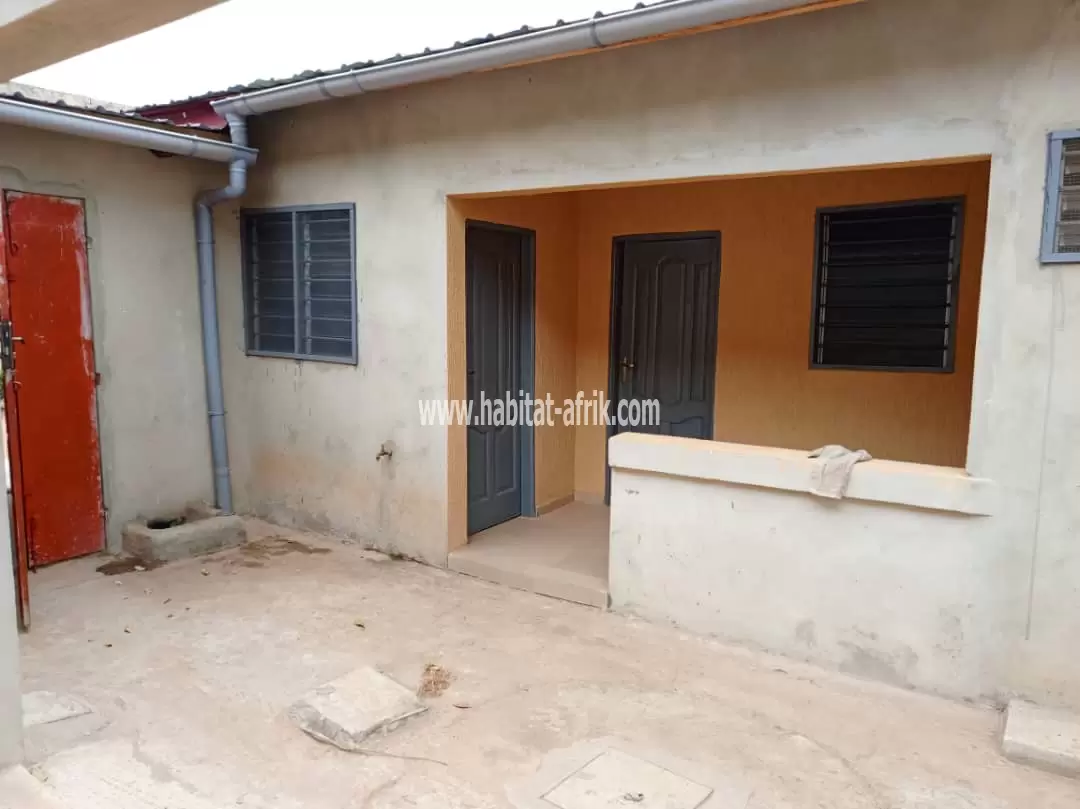 Je mets en vente une maison de location construction recente à Agoe demakpoe lome togo 