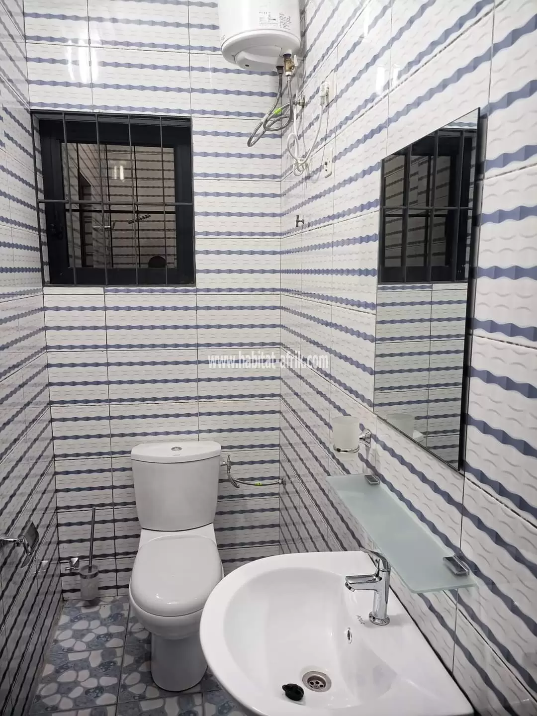 Je mets en location une appartement meublée scindé en cours unique de chambre salon équipée à avedji cito lome togo 