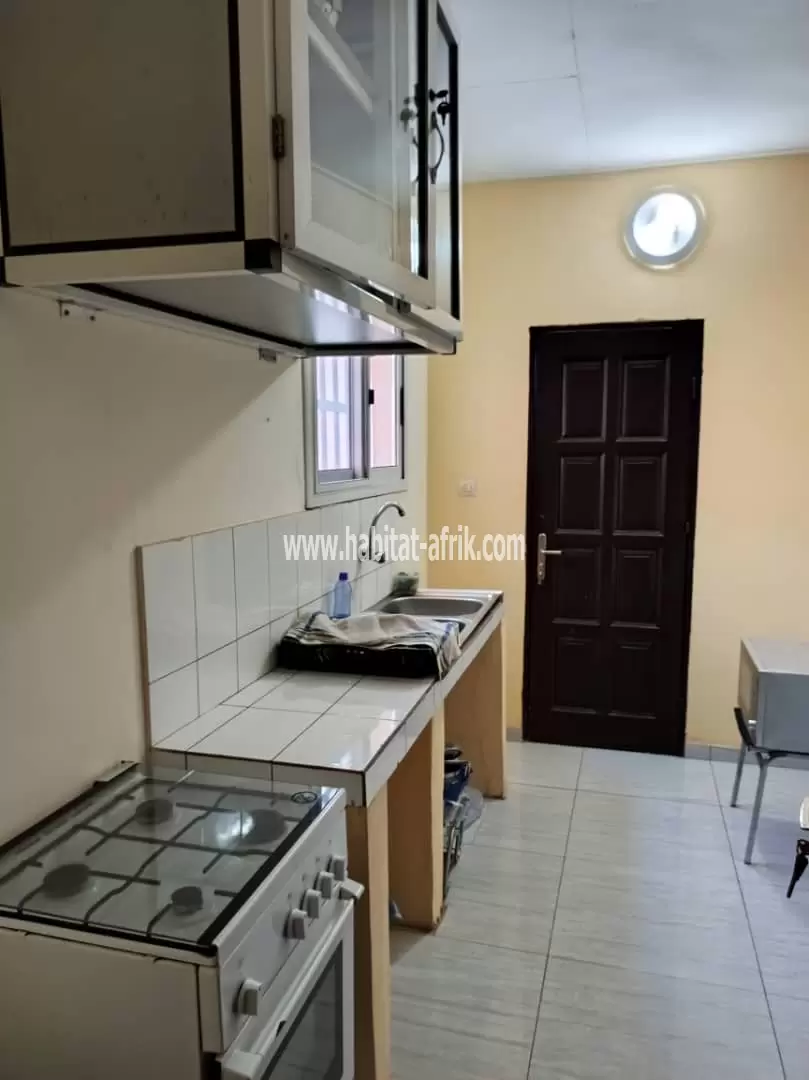 Je mets en location une mini villa meublée de deux (2) chambres salon équipée avec jardin situé à adidogome cité mokpokpo lome togo 