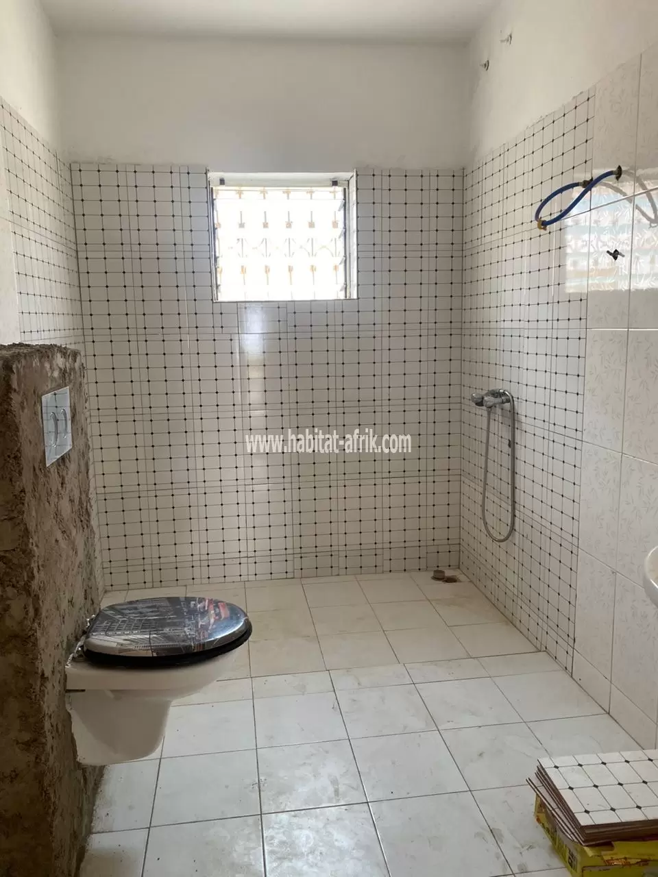 Je mets en location une villa meublée deux quatre (4) chambres deux (2) salon équipée à Forever lome togo