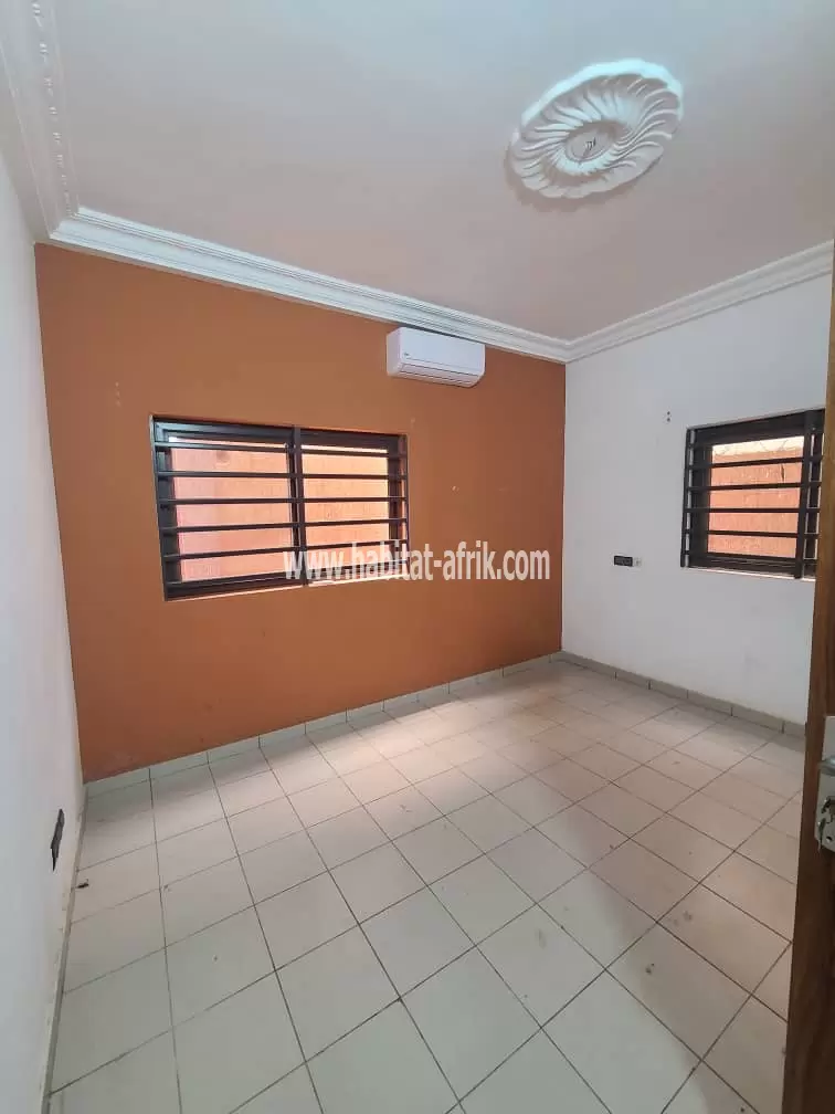 Je mets en location un appartement scindé de 2 chambres salon au rez à AGOE cavaveli cour d’appel lome togo 