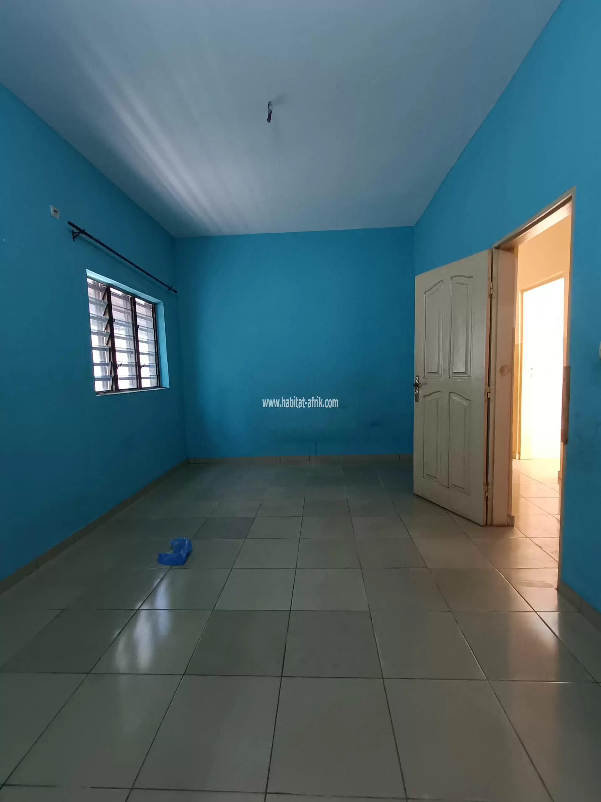 Je mets en vente une villa de 4 chambres salon sur demi lot à adidogome wognome lome togo 