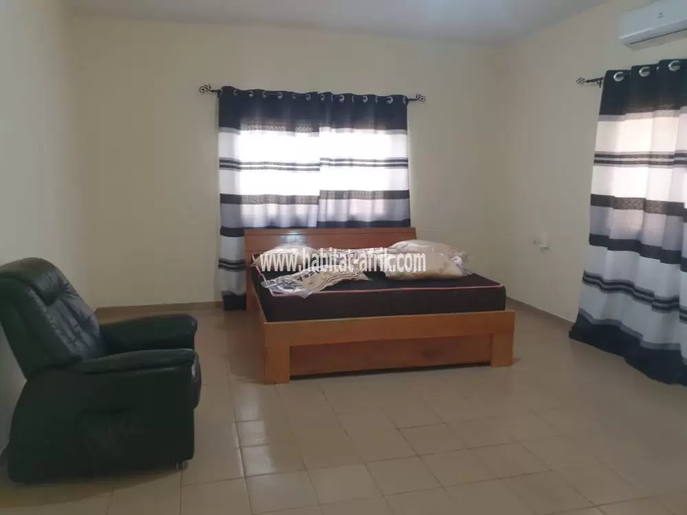 Je mets en vente une maison de 3 chambres salon à  agoe assiyeye lome togo 