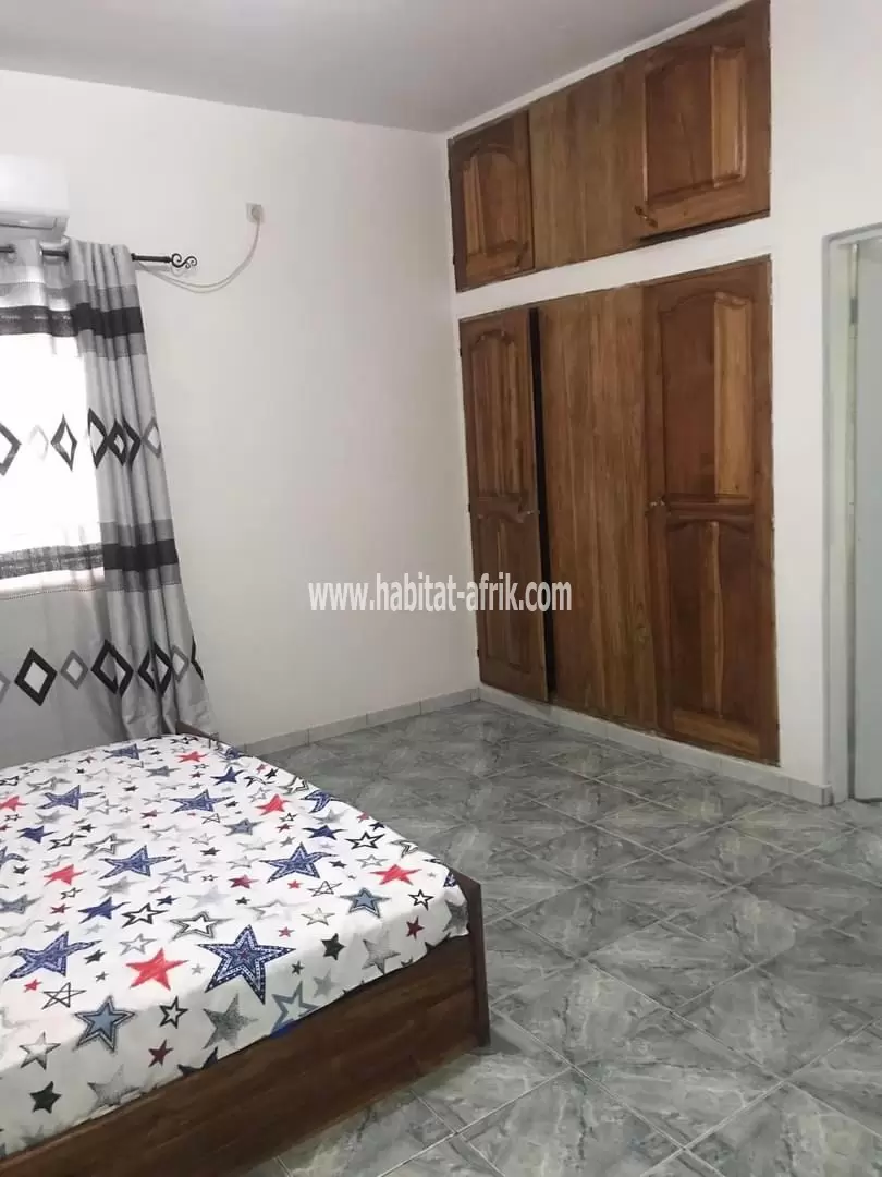 Je mets en location un appartement de trois (3) chambres salon meublé à baguida bateau vu juste 200m du goudron lome togo 