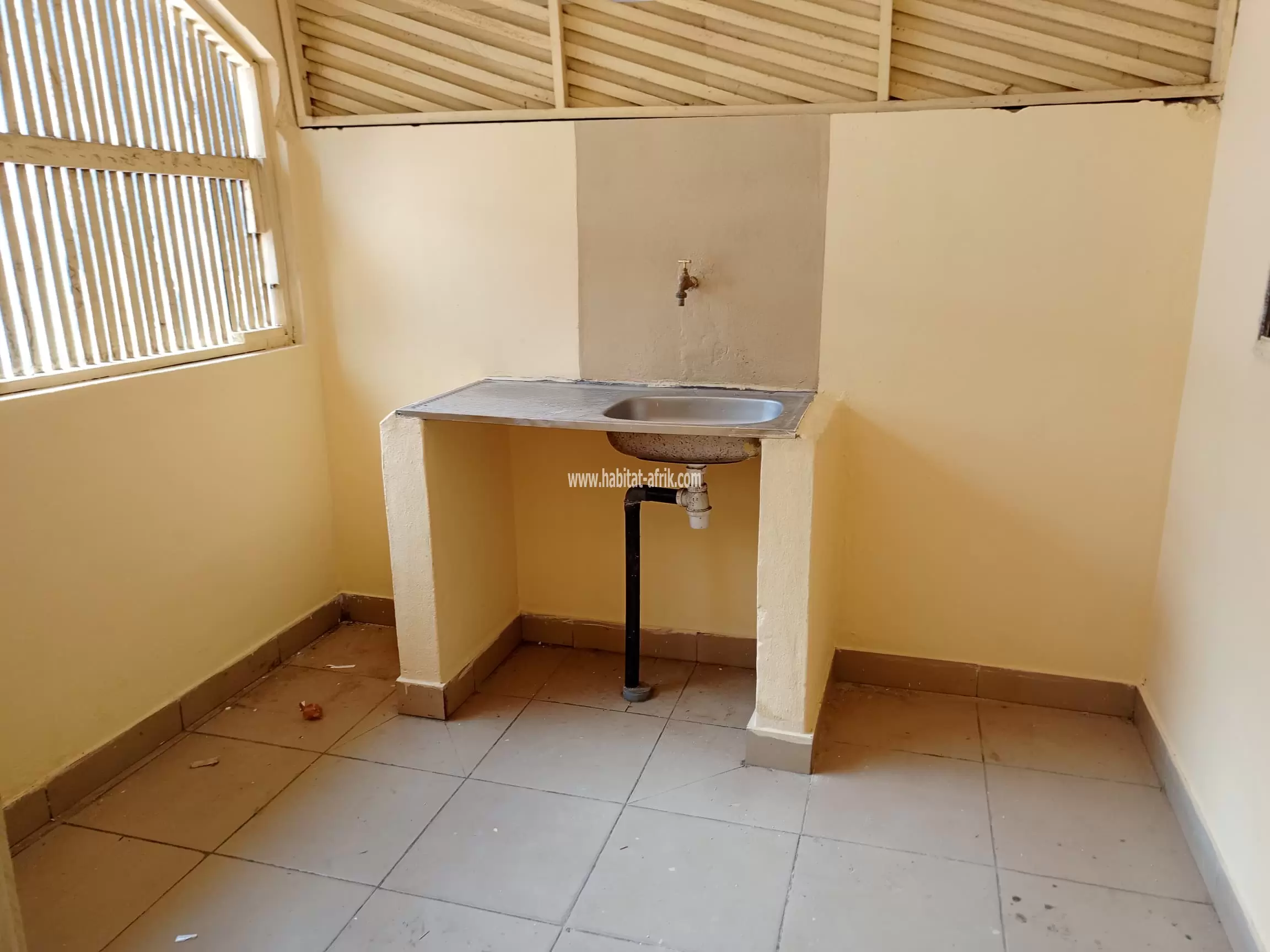 A louer un appartement de chambre salon interne à ADIDOADIN lome togo