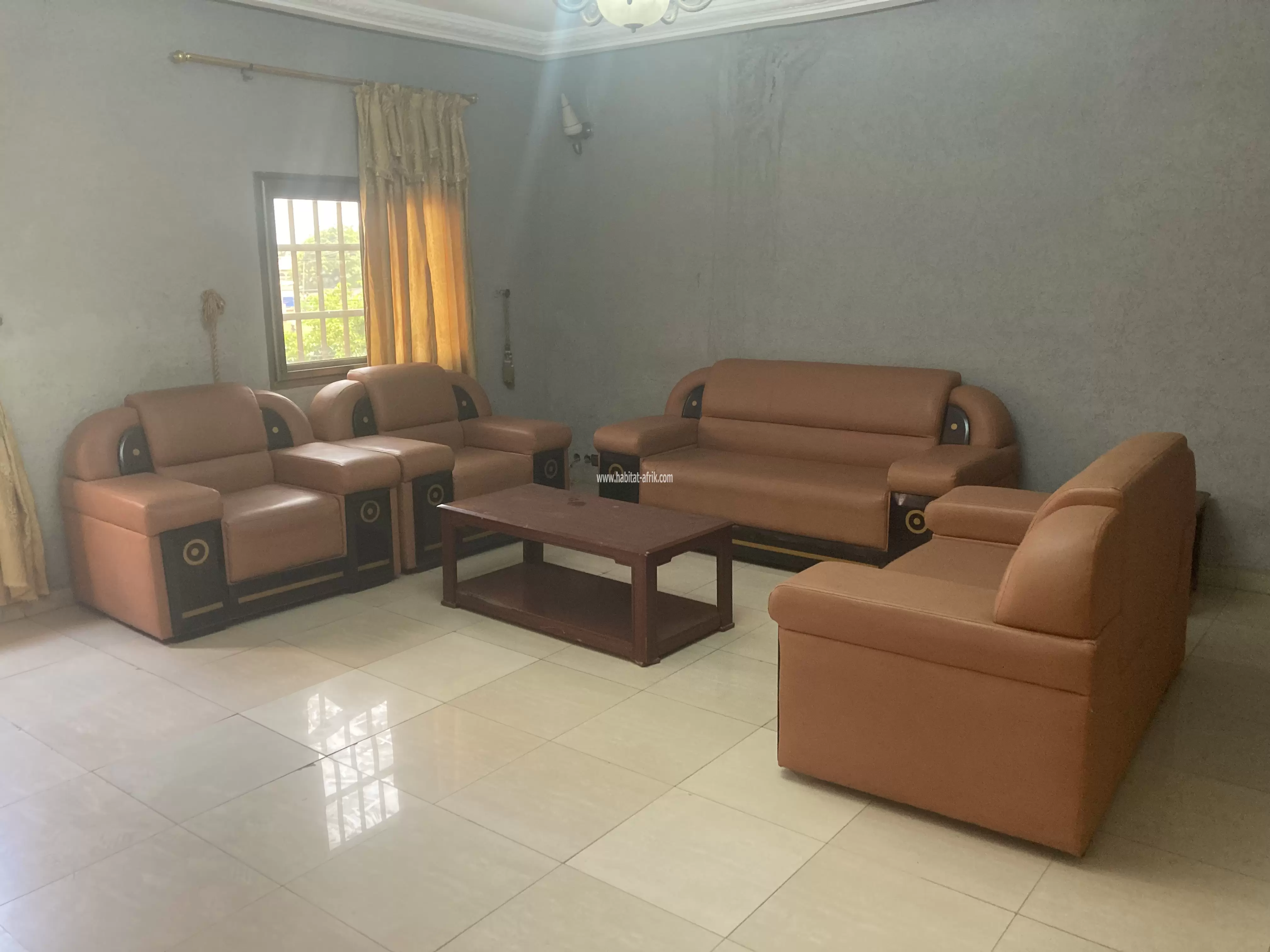 Location maison de vacances ( meublée) de 4 chambres salon dépendance autonome placard climatiseur eau chaude a atsiegou à côté de la foiretogo2000 lome togo