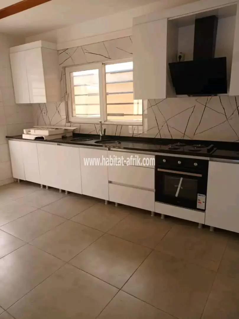 Villa duplex a vendre 5 chambres 2 salons une dépendance à Hedzranawoe yatt and co lome togo