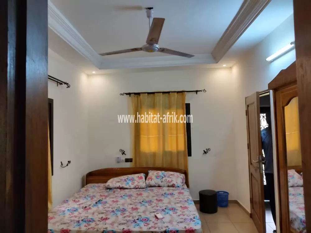 Je mets en location un logement meublé de 2 chambres salon situé a logote 150 mètres du goudron lome togo