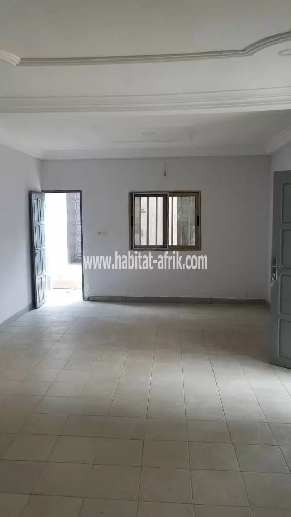 Je mets en vente une villa de 2 chambres salon et 2 dépendances sur une parcelle de demi lot pres de la TDE AGOE CACAVELI Lome Togo