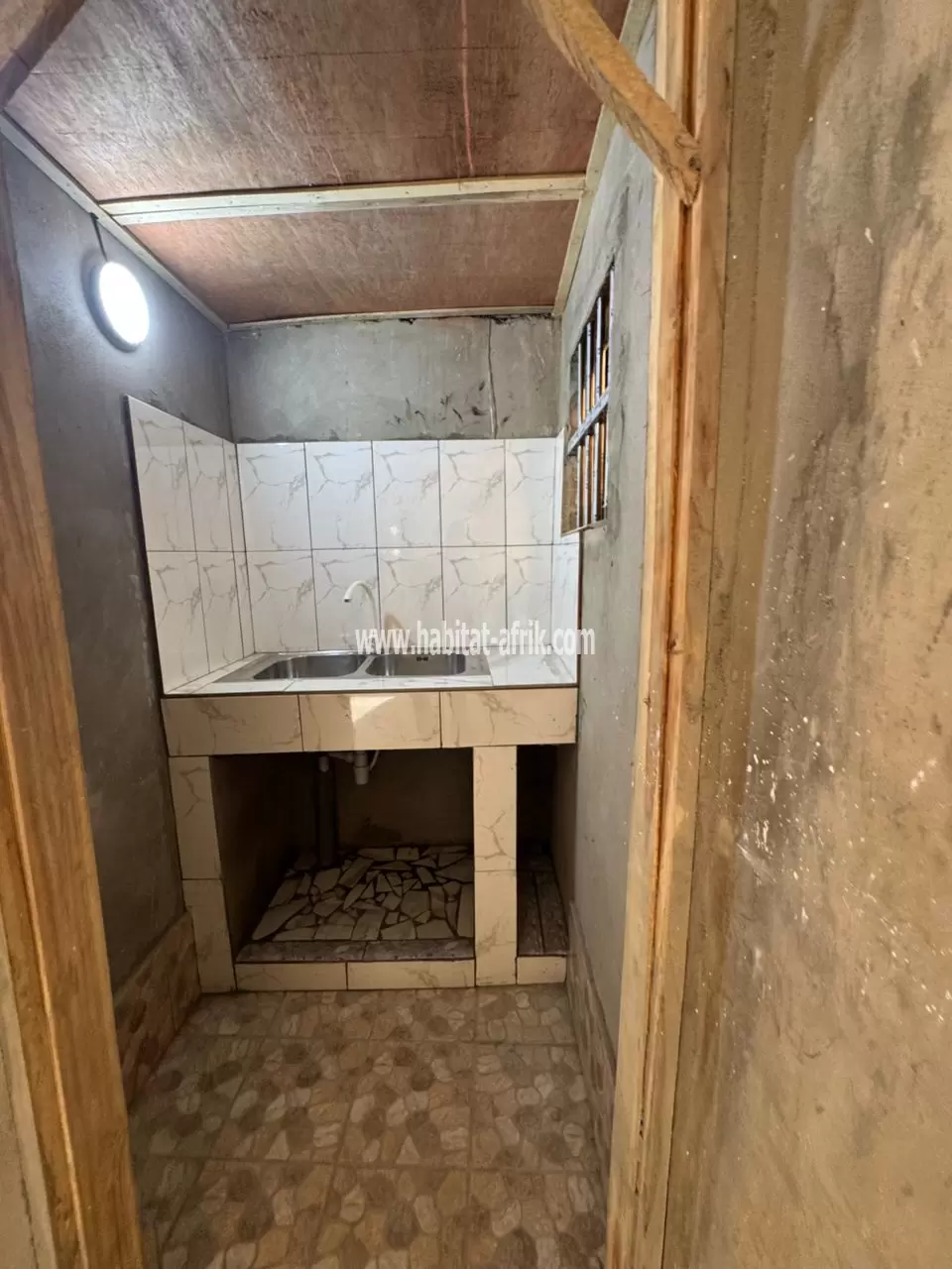 Je mets en location deux appartements de pièce douche wc interne cuisine a segbe kpodji lome togo