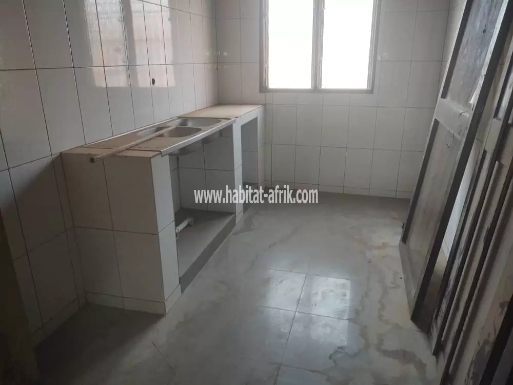 Je mets en vente une maison presque en courbde finition a adidogome yokoe lome togo