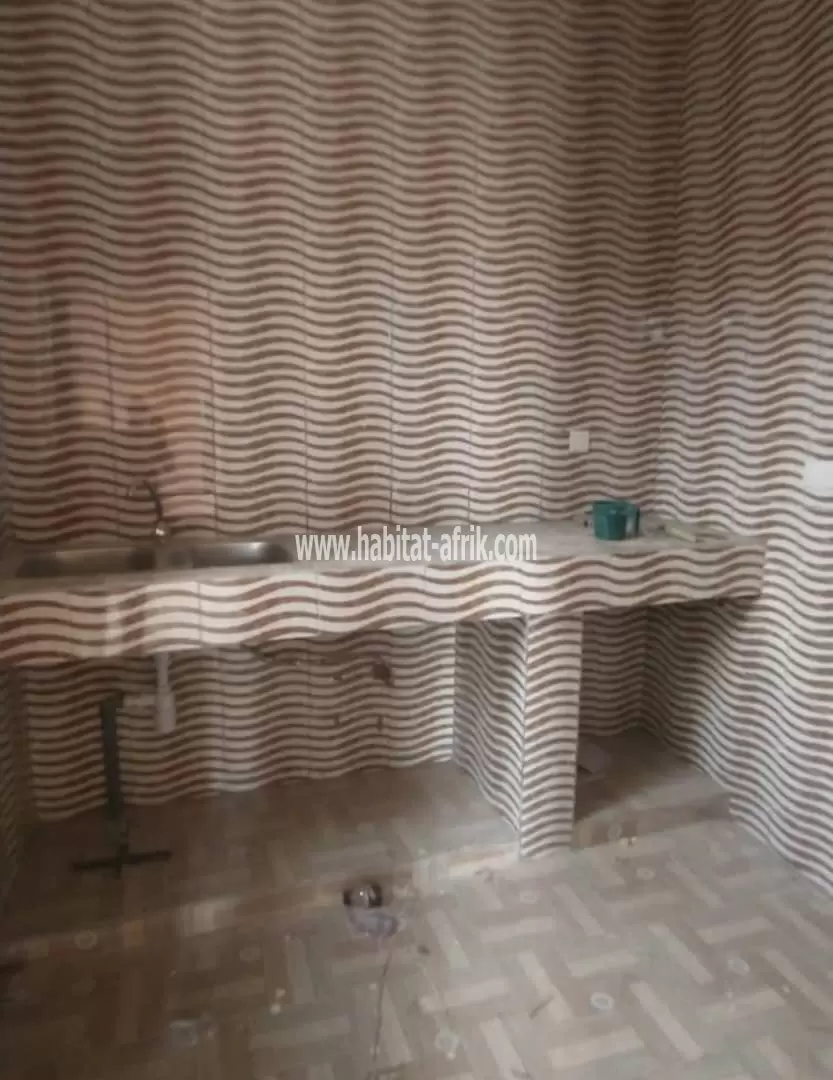 Je mets en location une villa cour unique de 2 chambres salon a kegue klobatem lome togo