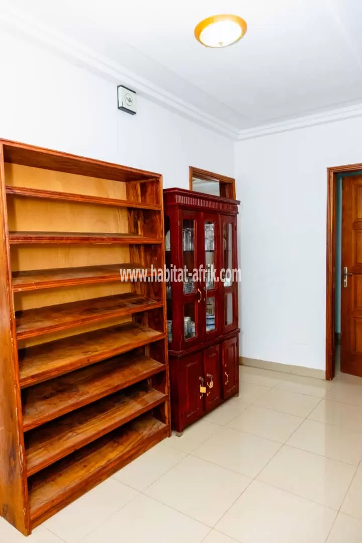 Je mets en location une maison de vacances (villa meublée) située dans la zone aeroport composée de 3 chambres salon équipée propre lome togo