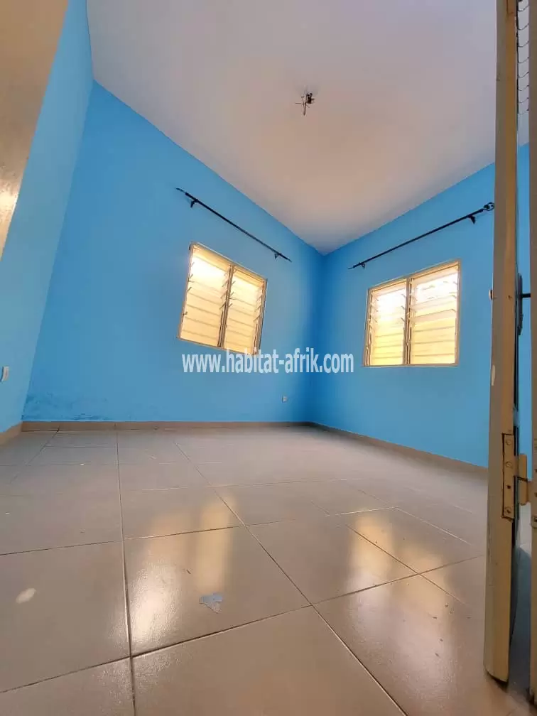 Je mets en location une cour unique de chambre salon pas de garage a adidogome Amadanhome lome togo