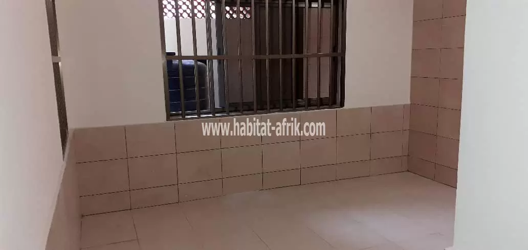Je mets en location une villa duplex de 4 chambres salon autonome à cito aéroport lome togo