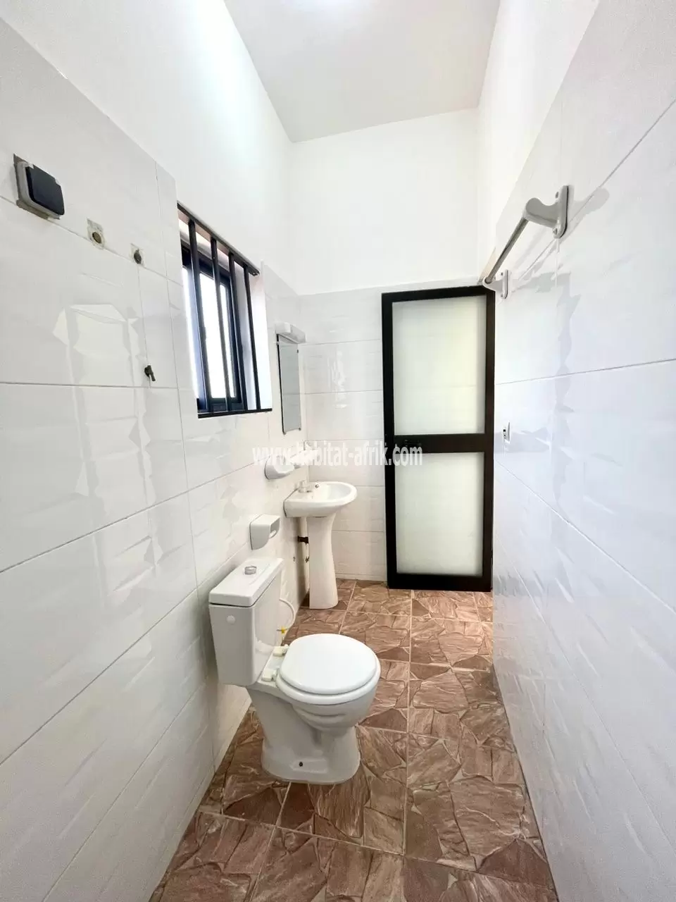 Je mets en location un appartement de 2 chambres salon derrière la foire togo2000 lome togo