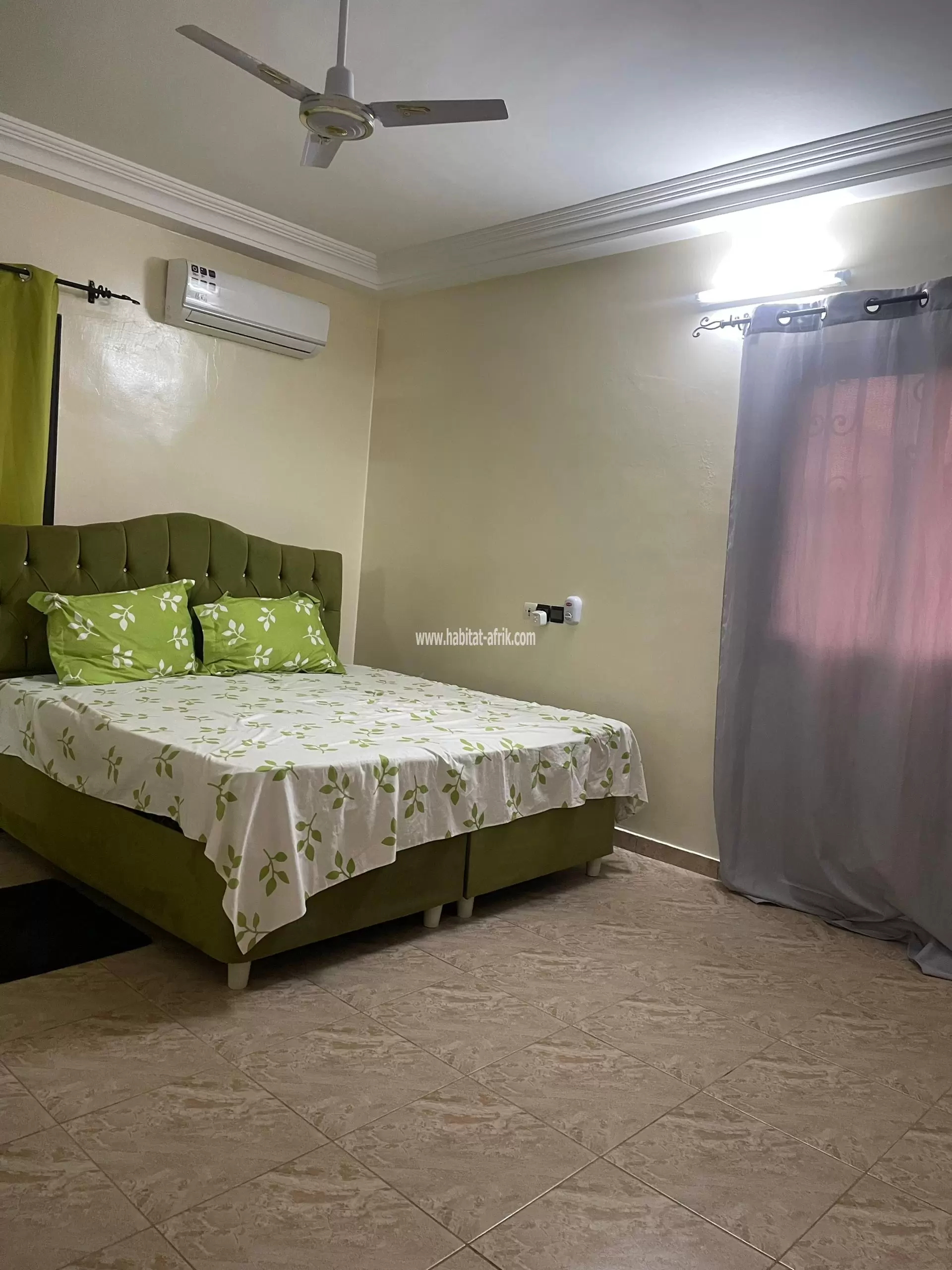 Je meten location une villa cour scinde de 4 chambres salon meublée équipée a agoe adougba lome togo