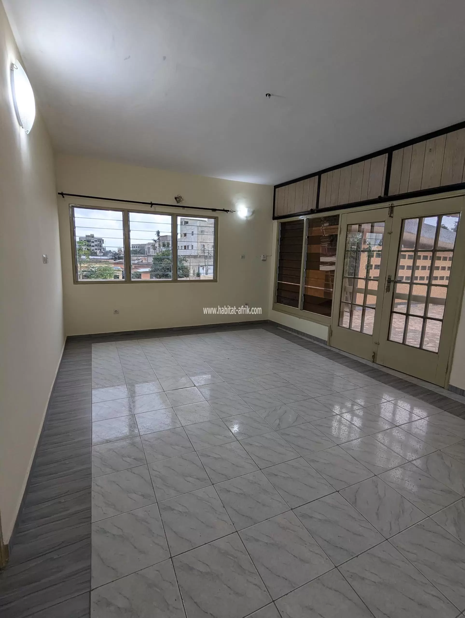 Je mets en location une villa cour unique de 4 chambres salon wcd cuisine a tokoin CFAO MOTOR lome togo