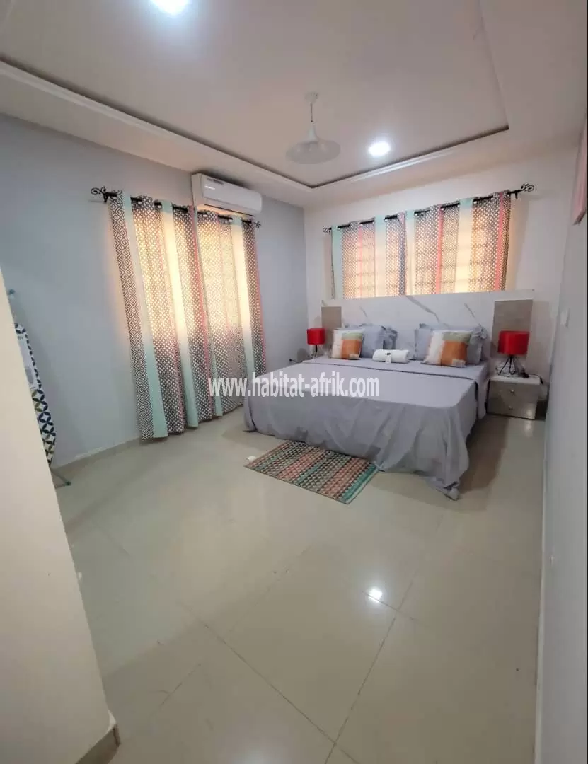 Je mets en location une splendide villa meublée avec jardin de 4 chambres salon équipée située à BAGUIDA lome togo