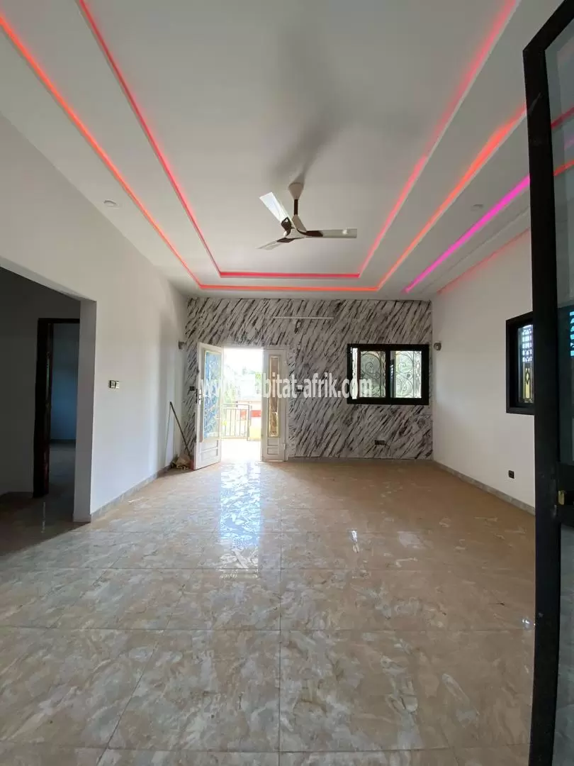 Je mets en location une villa a etage de 4 chambres 02 salons a adidogome sagbado lome togo