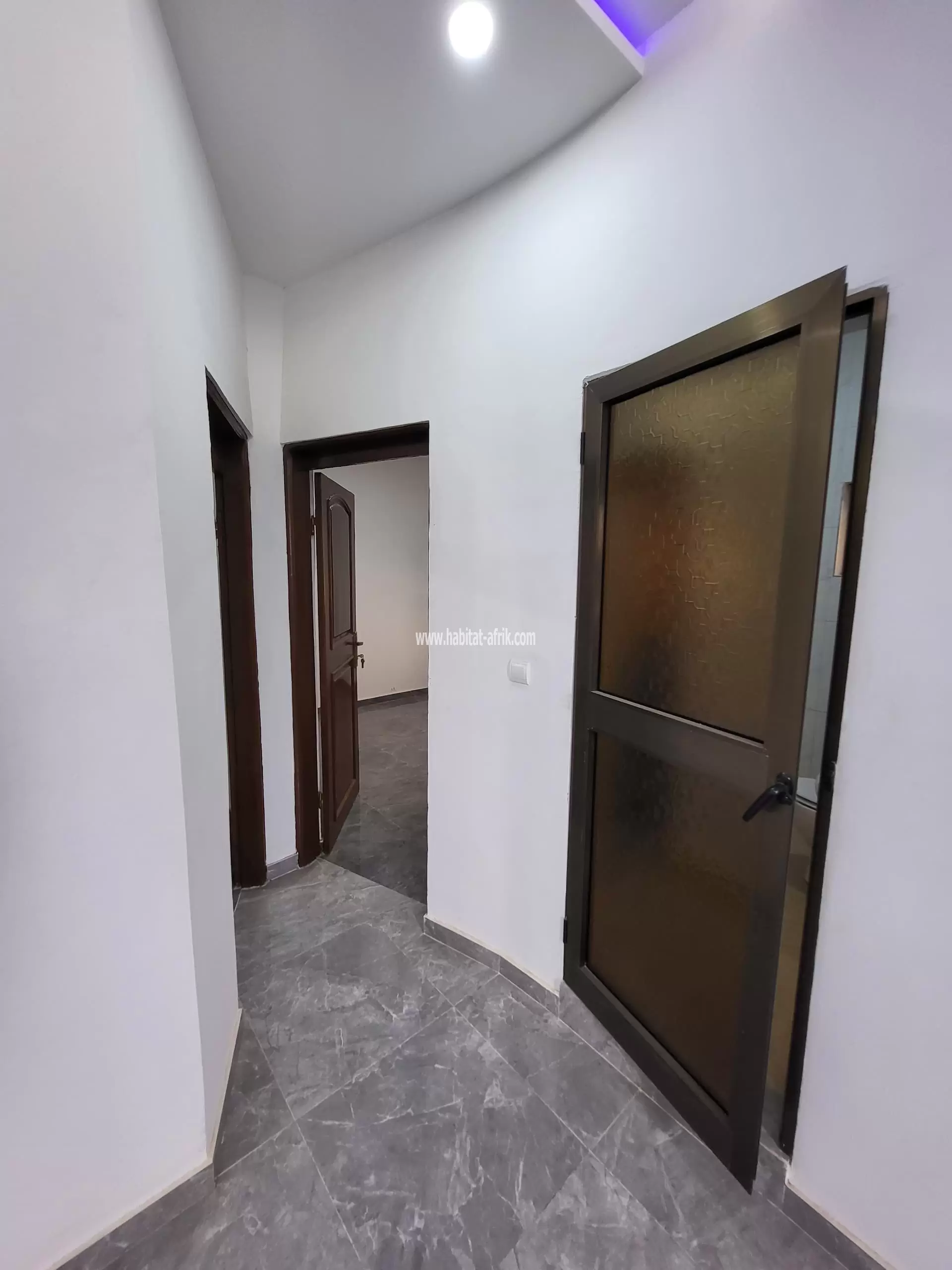 Je mets en location un appartement de 2 chambres salon sur étage R+1 situé à adidogome Sagbado pharmacie actuelle lome togo