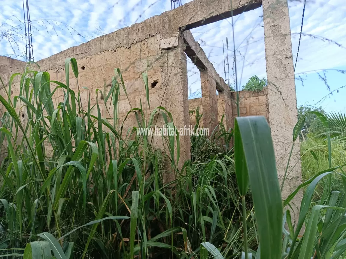 Maison inachevée niveau dalle à vendre à AFIADEGNIGBAN