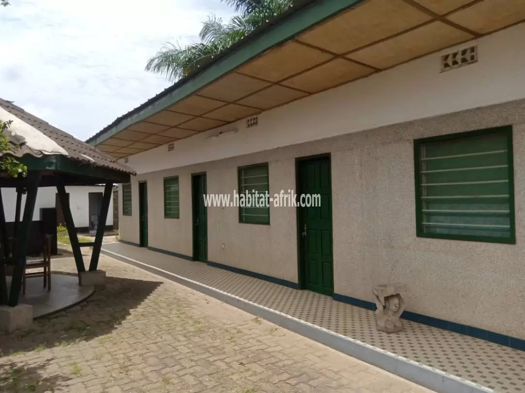 Grande maison sur 1119 m² en vente au bord du goudron à Agomé-Kpodji(Kpalimé-Togo)