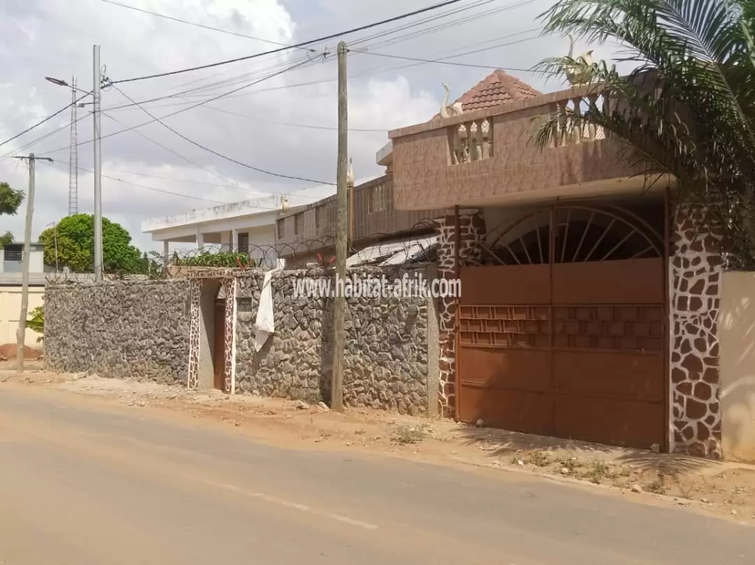 Sublime et magnifique villa sur 3/4 de lot en vente à Tokoin Habitat(Lomé-Togo)