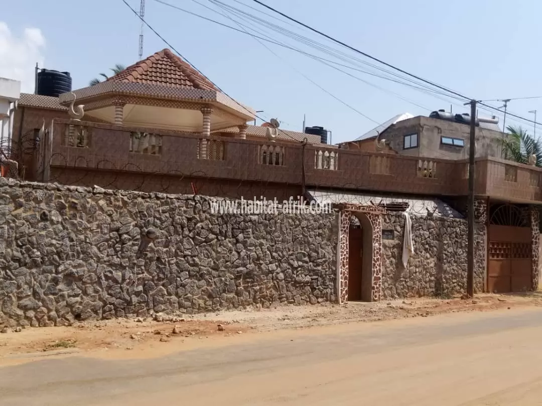 Sublime et magnifique villa sur 3/4 de lot en vente à Tokoin Habitat(Lomé-Togo)