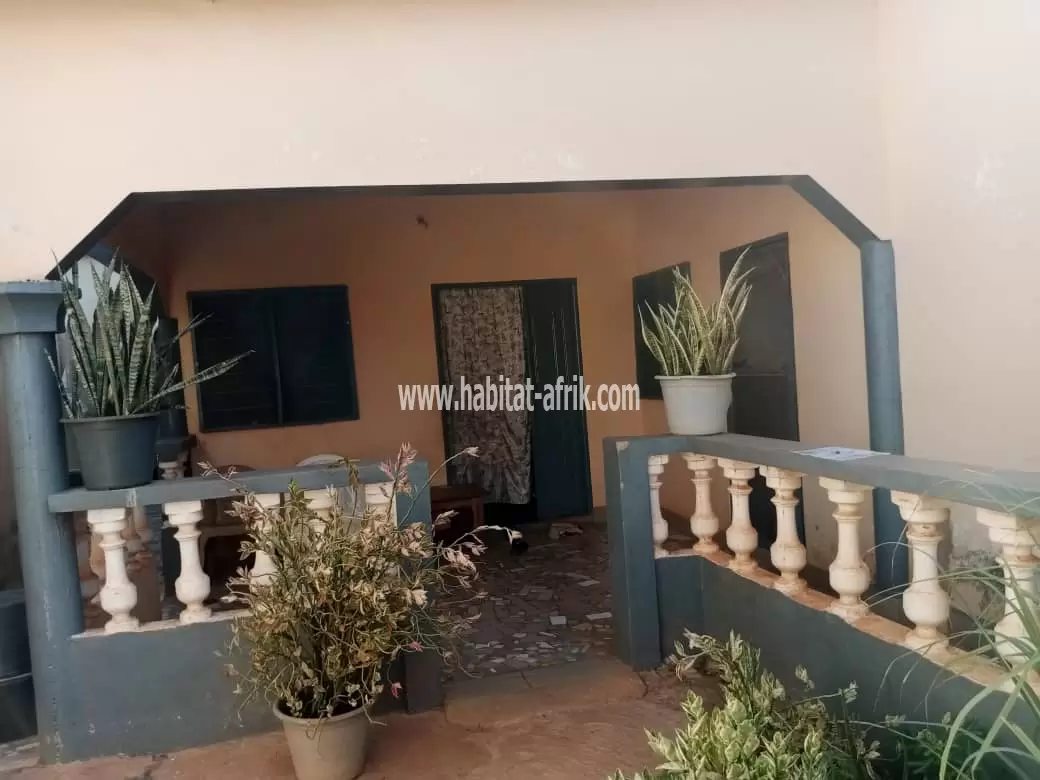 Maison sur 1/4 de lot à vendre à Adidogomé Akato Viépé(Lomé-Togo)