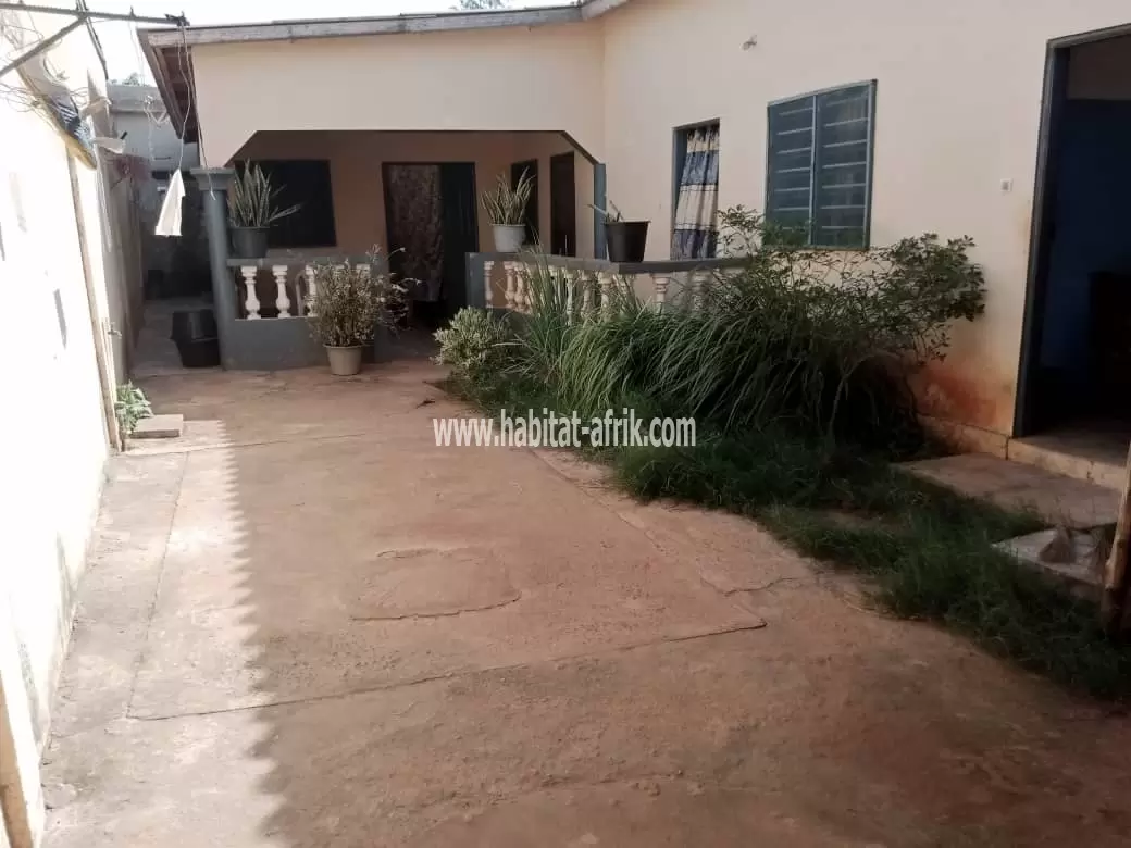 Maison sur 1/4 de lot à vendre à Adidogomé Akato Viépé(Lomé-Togo)